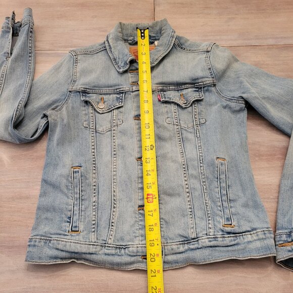 Levi’s Strauss Distressed Stretch Jean Jacket Women’s Size Medium Light Wash - Picture 8 of 11